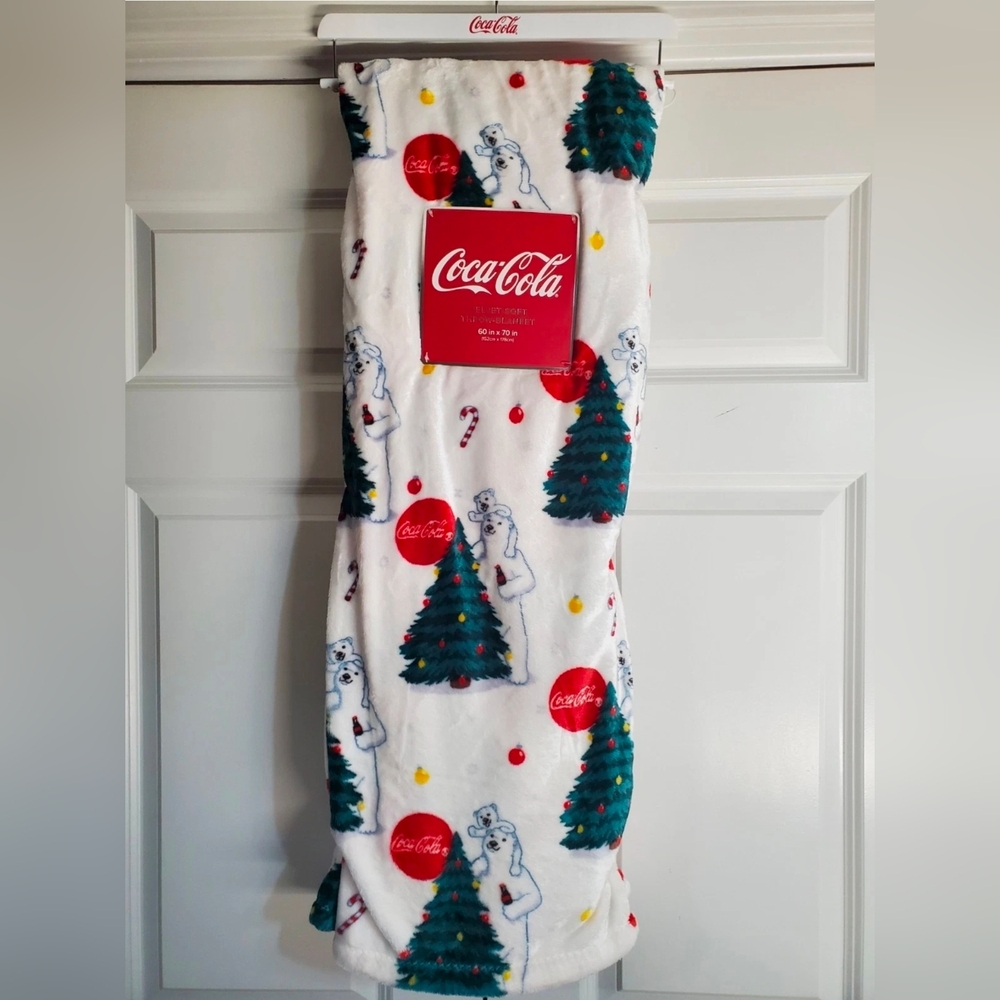 Coca Cola Polar Bear Christmas Plush Velvet Soft Throw 60” x 70”